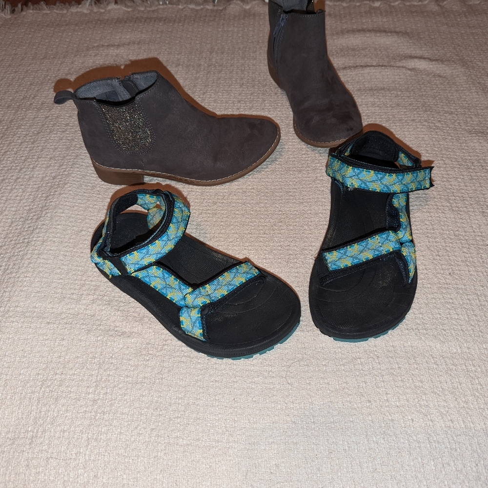 Teva Sandals & Old Navy Boots   Girls Size 2.